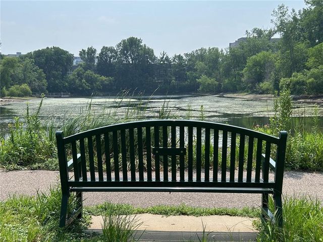 4820 Park Commons Drive #220, Minneapolis, MN 55416