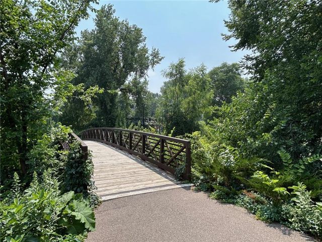 4820 Park Commons Drive #220, Minneapolis, MN 55416