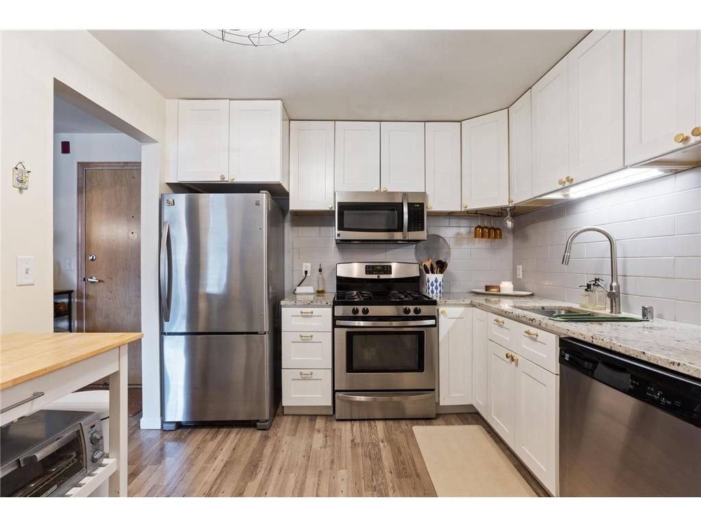 4820 Park Commons Drive #220, Minneapolis, MN 55416