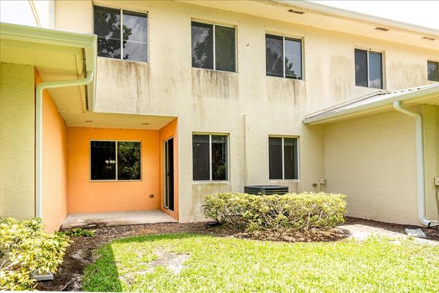 2597 SW Stockbridge Sq Square SW, Vero Beach, FL 32962