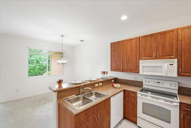 2597 SW Stockbridge Sq Square SW, Vero Beach, FL 32962