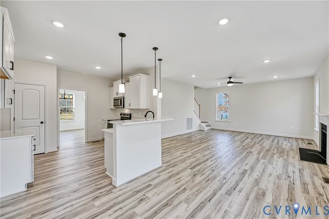 126 Hickory Ln, Bumpass, VA 23024