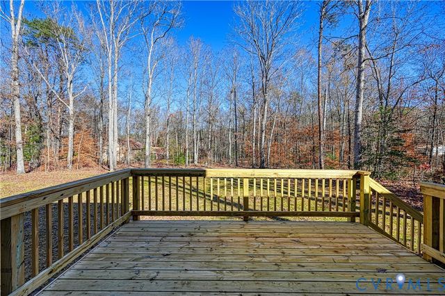 126 Hickory Ln, Bumpass, VA 23024
