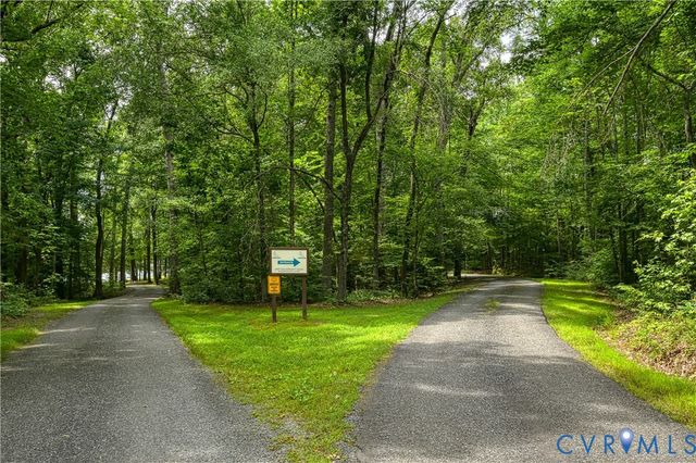 126 Hickory Ln, Bumpass, VA 23024