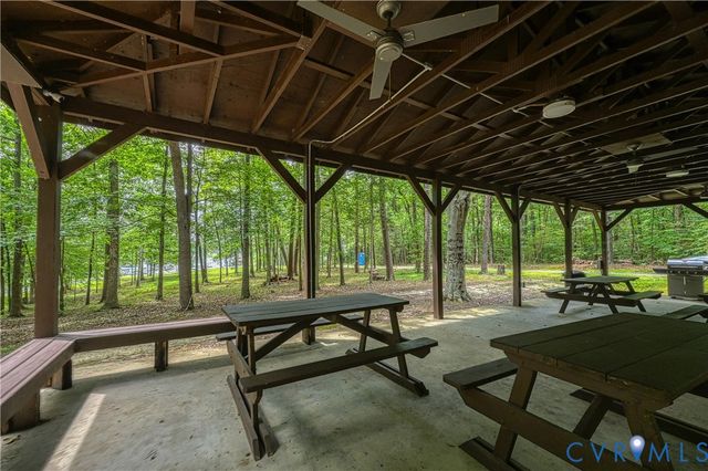 126 Hickory Ln, Bumpass, VA 23024