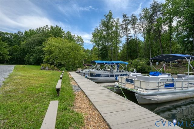 126 Hickory Ln, Bumpass, VA 23024