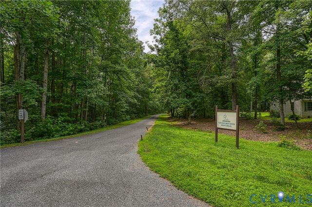 126 Hickory Ln, Bumpass, VA 23024