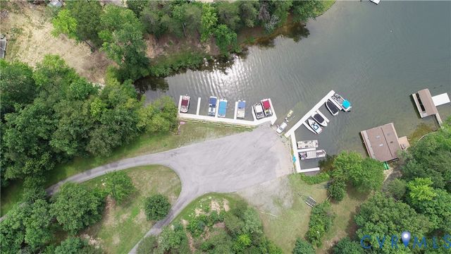 126 Hickory Ln, Bumpass, VA 23024
