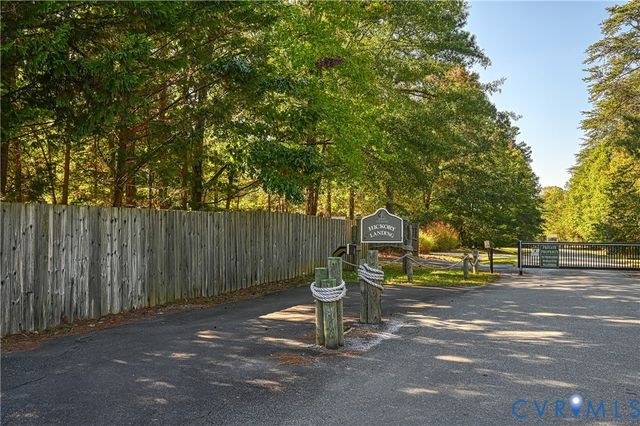 126 Hickory Ln, Bumpass, VA 23024