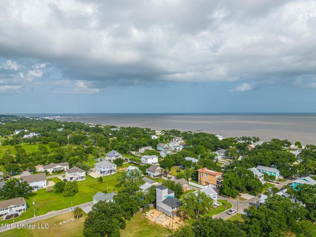 120 Beachview Drive, Pass Christian, MS 39571