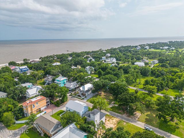 120 Beachview Drive, Pass Christian, MS 39571