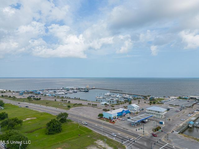 120 Beachview Drive, Pass Christian, MS 39571