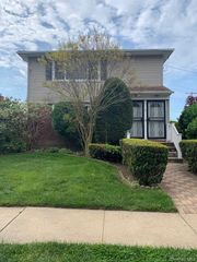 2 Vanata Court, Hempstead, NY 11550