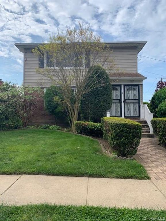 2 Vanata Court, Hempstead, NY 11550