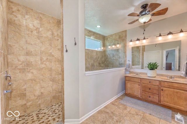 13782 Park Royal Way, Fishers, IN 46037