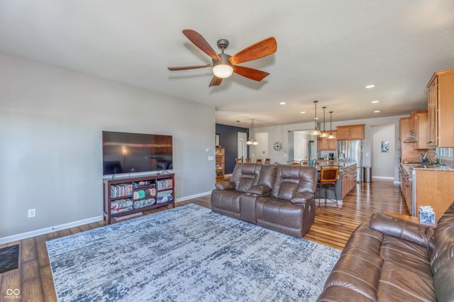 13782 Park Royal Way, Fishers, IN 46037