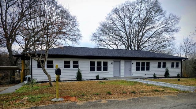 226 Holder Street, Pickens, SC 29671