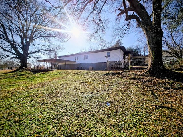 226 Holder Street, Pickens, SC 29671