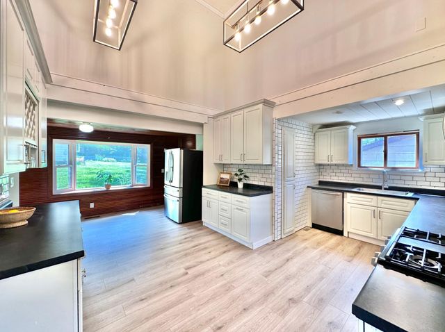 2658 6th Avenue E, North Saint Paul, MN 55109