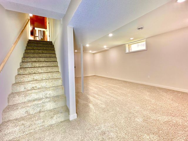 2658 6th Avenue E, North Saint Paul, MN 55109