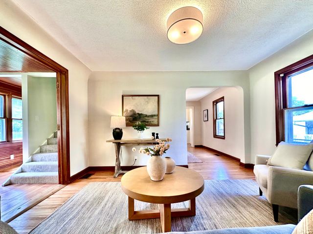 2658 6th Avenue E, North Saint Paul, MN 55109