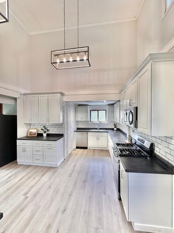 2658 6th Avenue E, North Saint Paul, MN 55109