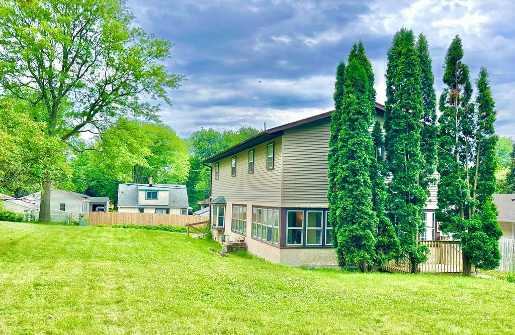 2658 6th Avenue E, North Saint Paul, MN 55109
