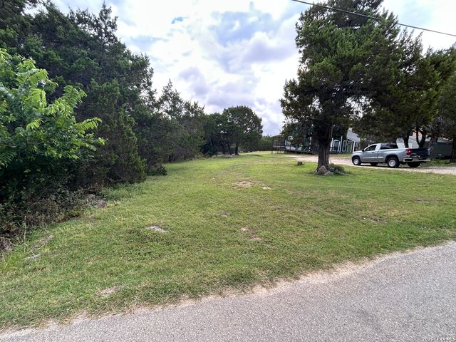 144 N SCENIC LOOP, Canyon Lake, TX 78133