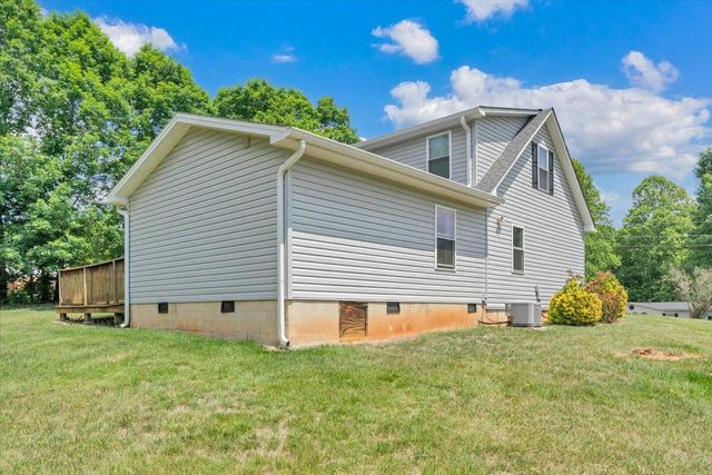 139 Dalewood LN, Rocky Mount, VA 24151