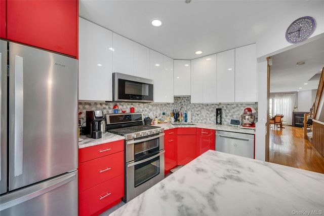 1102 Pondside Drive, White Plains, NY 10607
