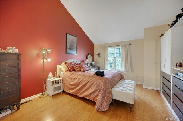 1102 Pondside Drive, White Plains, NY 10607