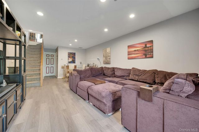 1102 Pondside Drive, White Plains, NY 10607