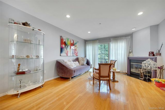 1102 Pondside Drive, White Plains, NY 10607