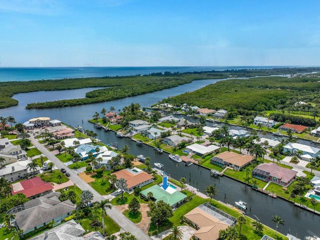 8502 SE Royal Street, Hobe Sound, FL 33455