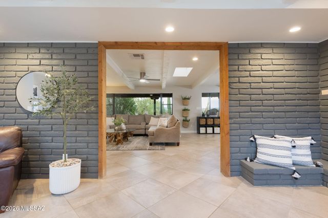 6040 W Peregrine Way, Tucson, AZ 85745