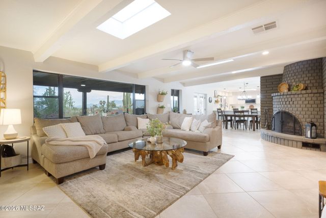6040 W Peregrine Way, Tucson, AZ 85745