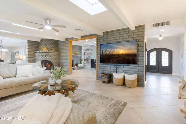 6040 W Peregrine Way, Tucson, AZ 85745