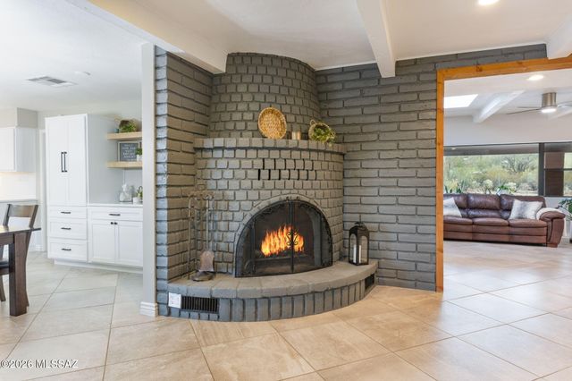 6040 W Peregrine Way, Tucson, AZ 85745