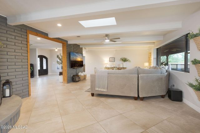 6040 W Peregrine Way, Tucson, AZ 85745