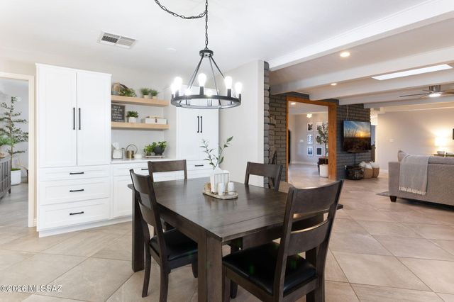6040 W Peregrine Way, Tucson, AZ 85745