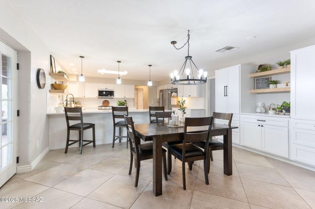 6040 W Peregrine Way, Tucson, AZ 85745