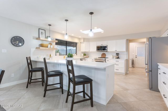 6040 W Peregrine Way, Tucson, AZ 85745