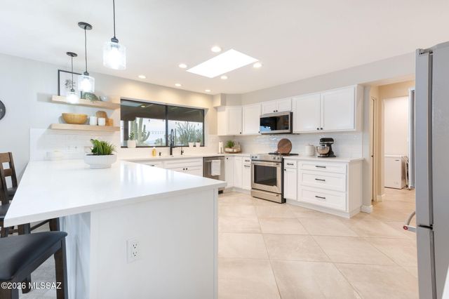 6040 W Peregrine Way, Tucson, AZ 85745