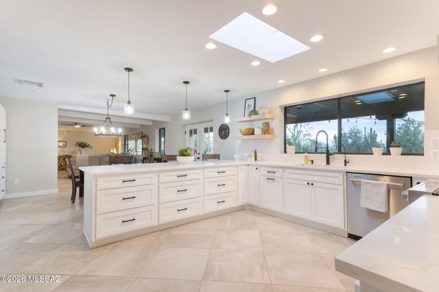 6040 W Peregrine Way, Tucson, AZ 85745