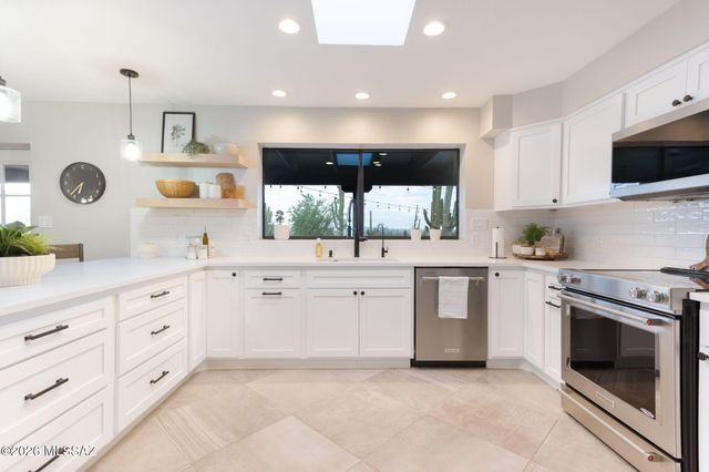 6040 W Peregrine Way, Tucson, AZ 85745