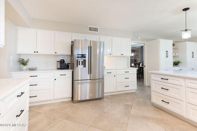 6040 W Peregrine Way, Tucson, AZ 85745
