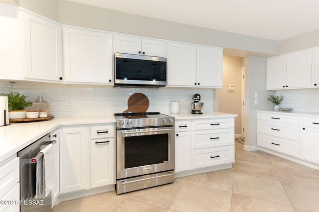 6040 W Peregrine Way, Tucson, AZ 85745