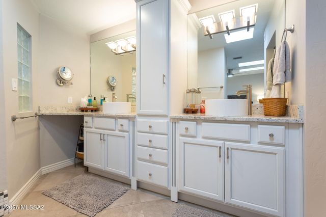 6040 W Peregrine Way, Tucson, AZ 85745