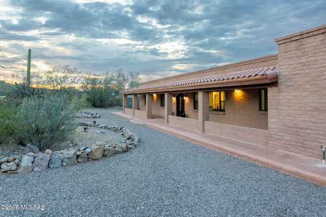 6040 W Peregrine Way, Tucson, AZ 85745