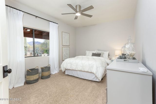6040 W Peregrine Way, Tucson, AZ 85745